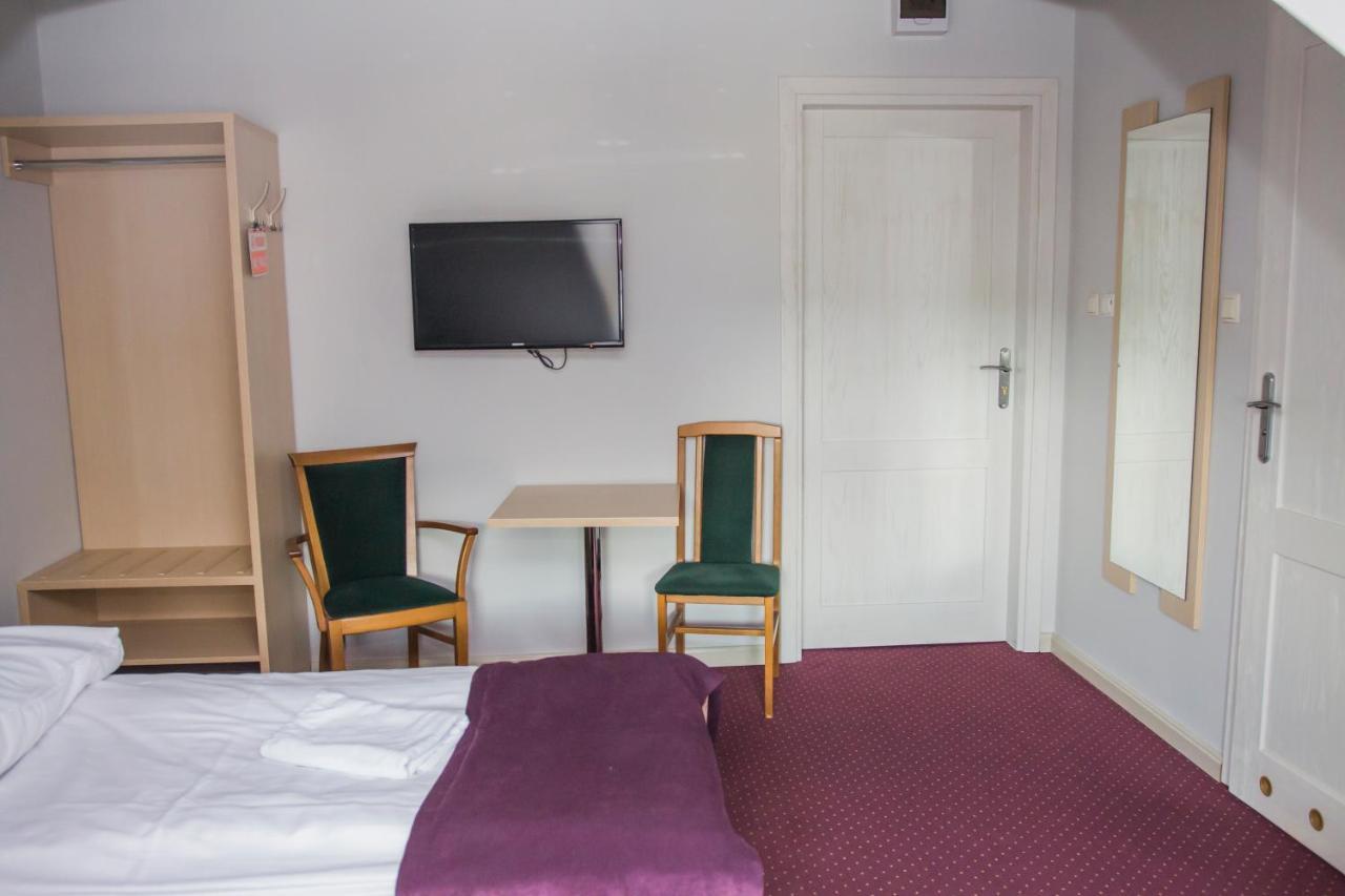 Dworek Jablonna Jablonna Majatek Bagian luar foto