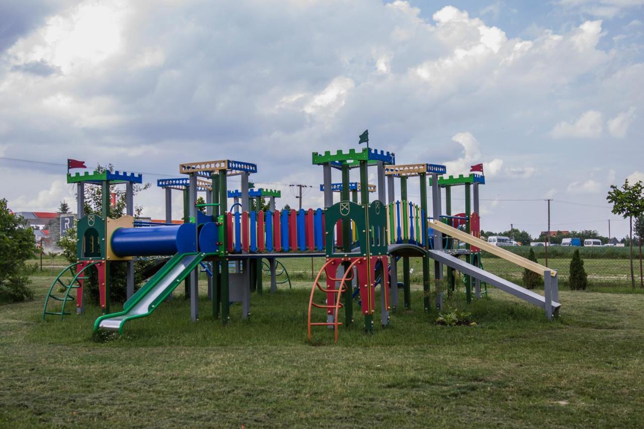 Dworek Jablonna Jablonna Majatek Bagian luar foto